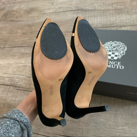 Vince Camuto Black suede and gold pump - Picture 8 of 9